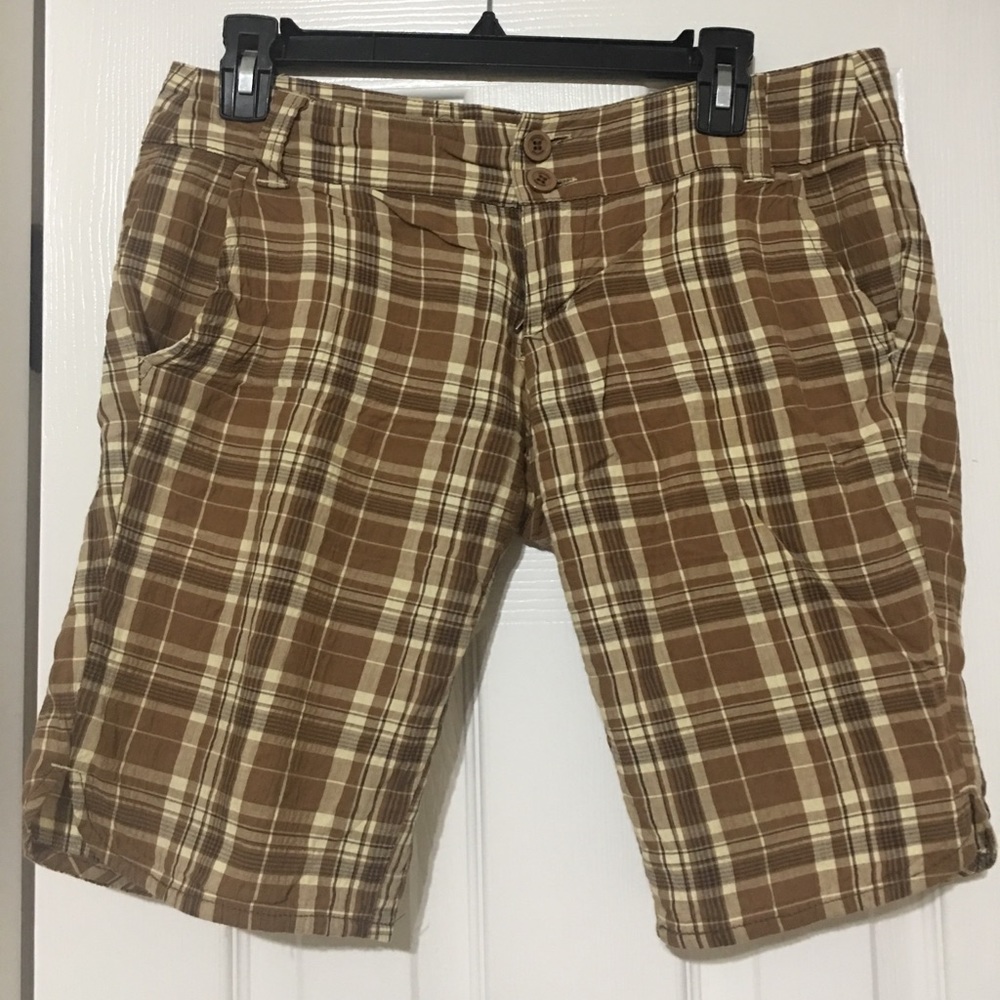 Younique brown plaid capris size 5